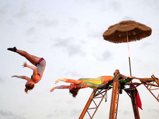 Festival des Arts du cirque : 'Gravir"-Cirque et voltige aérienne