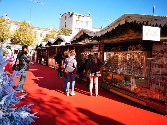 Marché aux santons et à la céramique