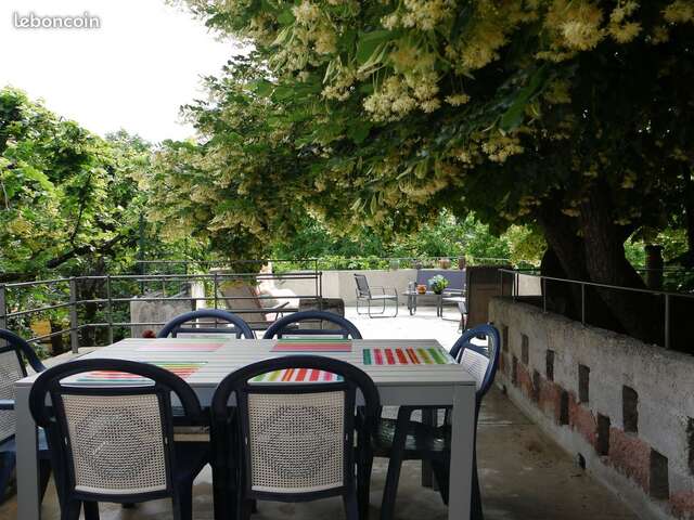 À l'ombre du tilleul