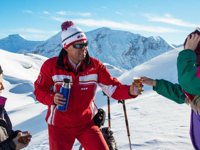 Raquettes avec les moniteurs de l'esf