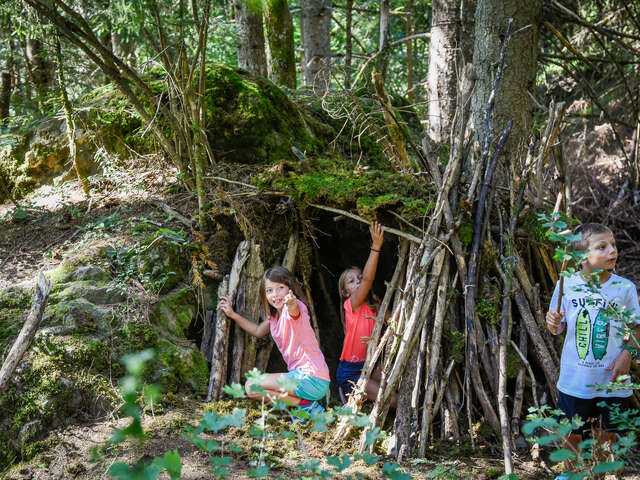Activité montagne enfant 4-7 ans : Cabanes et chamallow