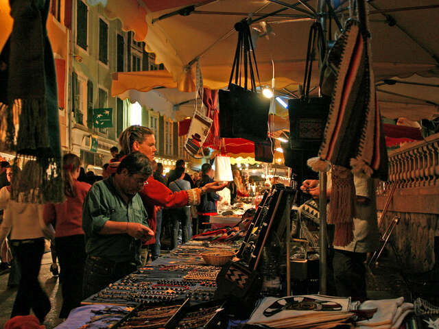 Marché nocturne et repas dansant