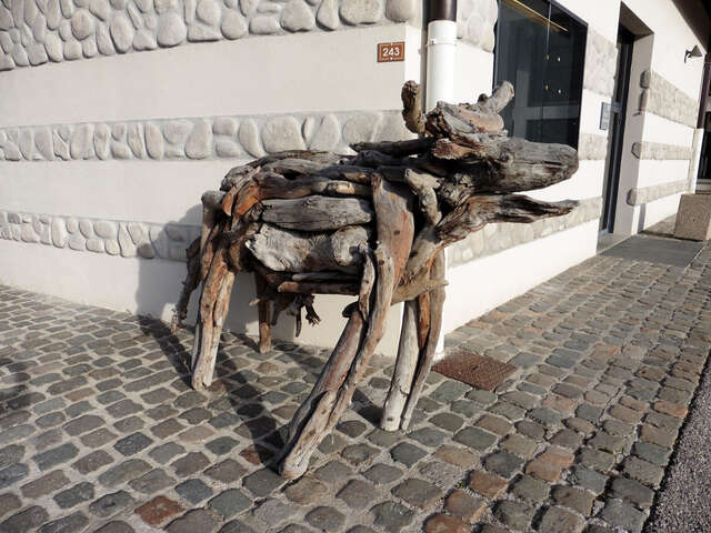 Cow Art : sculpture "The Driftwood Cow"