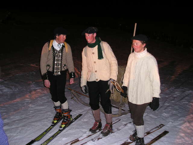 Torchlight descent of instructors + fireworks !