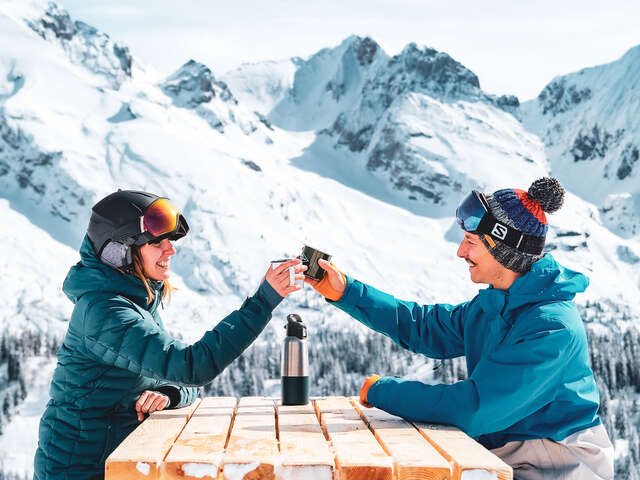 Les Lanches picnic table