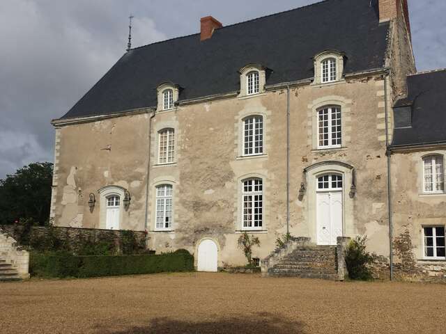 From the castle of the Aubance valley to Noizé forest