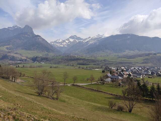 Les Bauges devant d'École à Villard