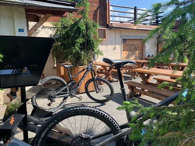 Borne du Pub Mont Fort