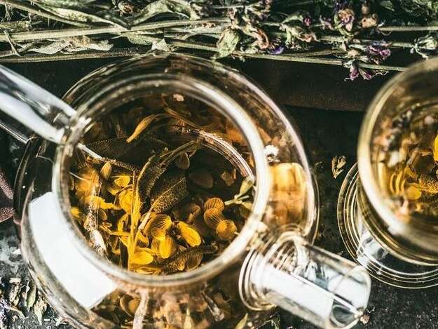 Herbal teas and phytotherapy with CAIRN