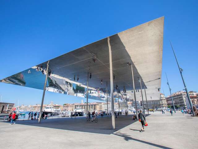 Paseo desde el Puerto Viejo hasta el estadio náutico Florence Arthaud