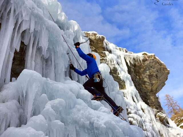 Cascade de glace : à vos piolets, prêt, grimpez !