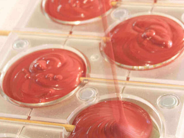 Ich stelle meine eigenen Schokoladenlutscher her – Kinderworkshop