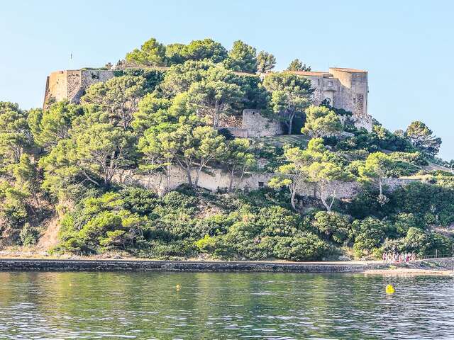 A walk around Fort de Brégançon with Latitude Verte