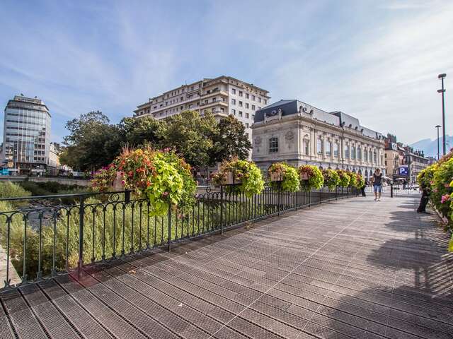 Chambéry and the Savoie wine route (1 day)