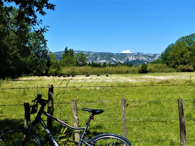 SÉNAS - Perrier Redon à vélo