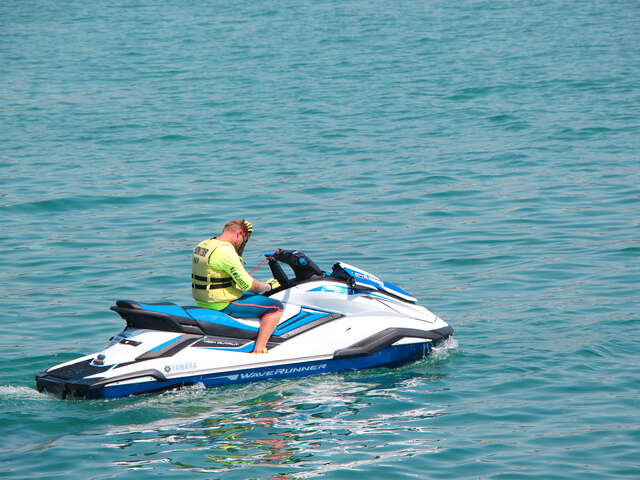 New Gliss by Saint Cyr Jet ski