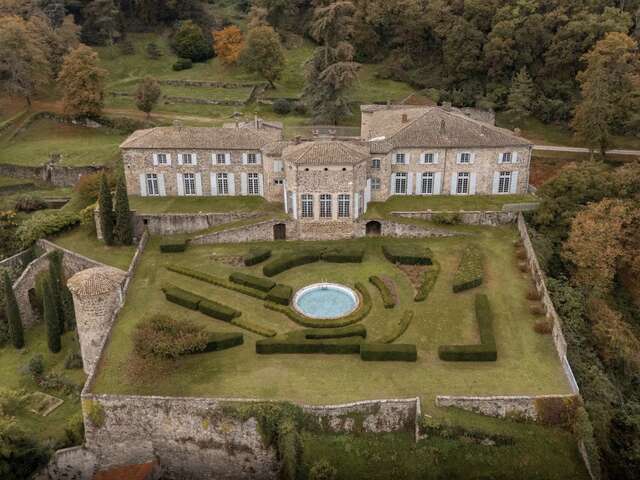 Visite des salons du Château de Peyraud