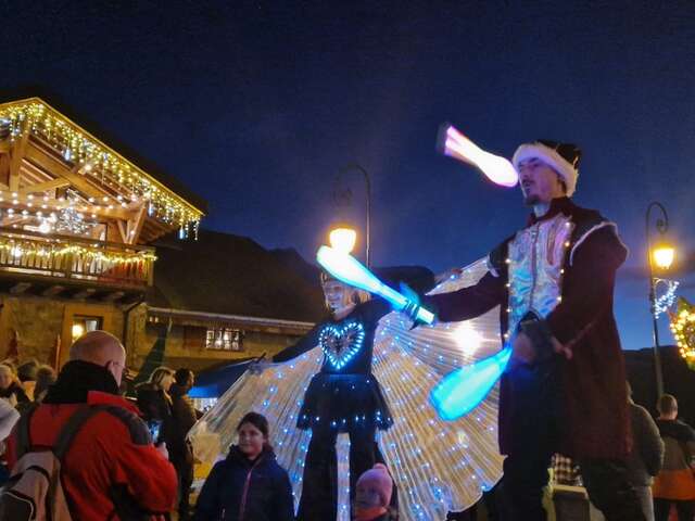Déambulation du lutin et de la fée de Noël