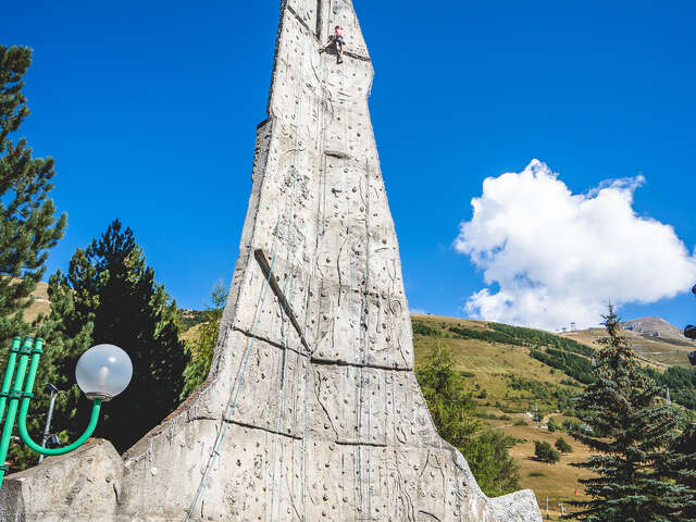 Escalade encadrée - Mur des Aiguilles de Champamé