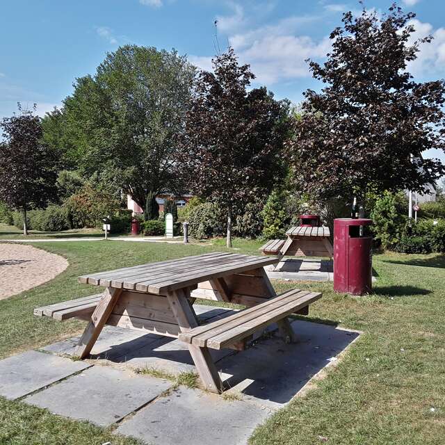 Playgrounds and picnic areas in Clavier