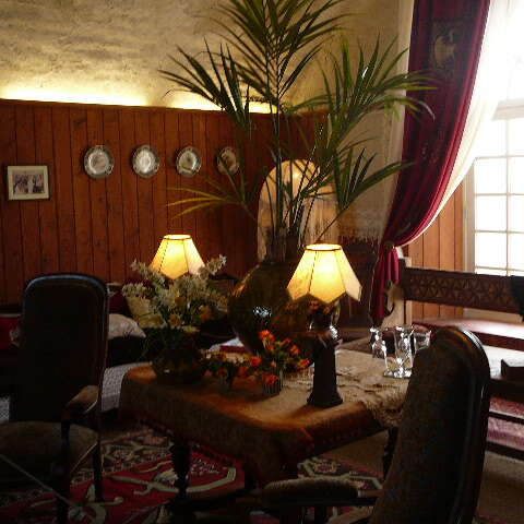 Chez Sarah, visite à la lampe tempête