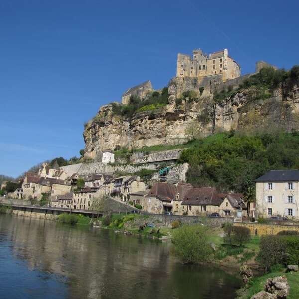 Falaises de la Dordogne entre la Roque-Gageac et Beynac-et-Cazenac
