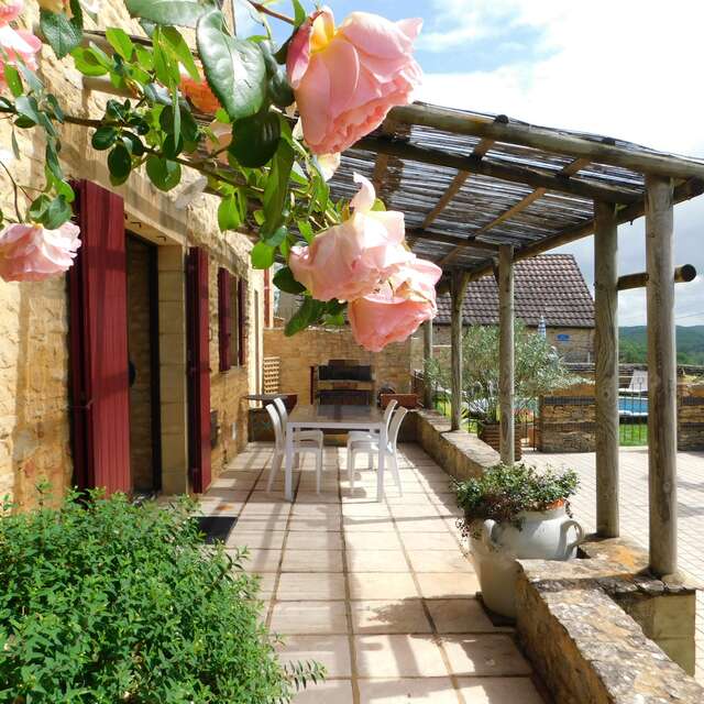 Le Clos Peyrebelle avec piscine proche de Sarlat