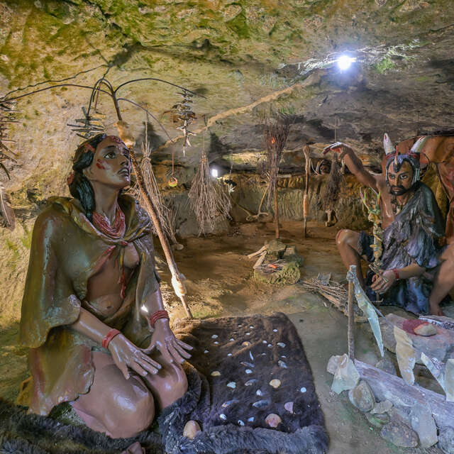 La route des crèches de Noël - Les Grottes du Roc de Cazelle