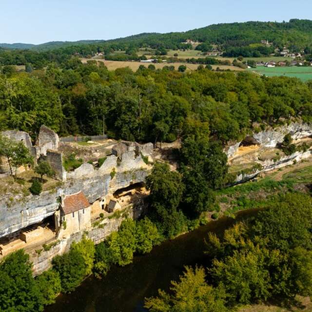 Les vacances d'été au village troglodytique de la Madeleine