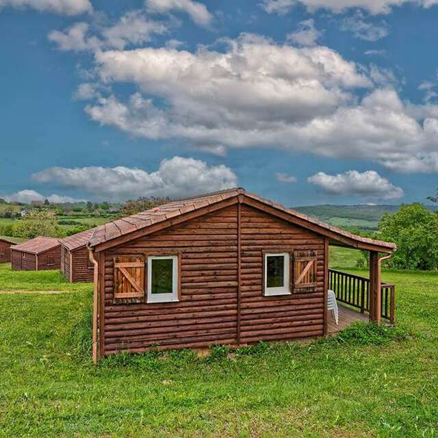 Les Chalets de la Colline, Location de vacances à Naussac