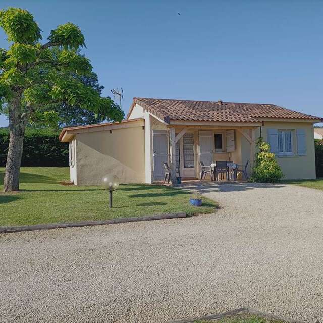 Village de Gîtes LE CHATENET, Gîte à Thonac