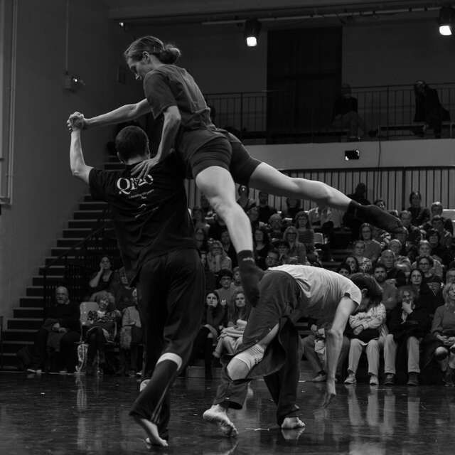 RÉPÉTITION PUBLIQUE AUTOUR DE LA PIÈCE TWELVE TON ROSE DE TRISHA BROWN