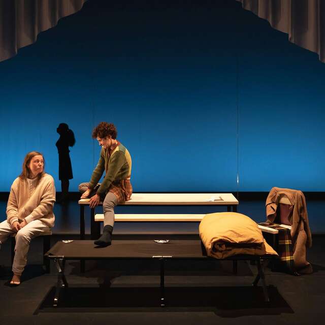 Spectacle - Là, quelqu'un