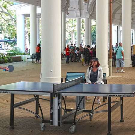 Tennis de table sous la galerie thermale