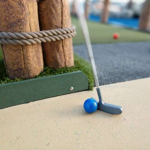 Ambiance tes vacances été - minigolf à Contrexéville