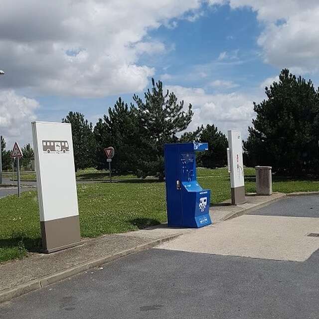 Aire de stationnement/station service