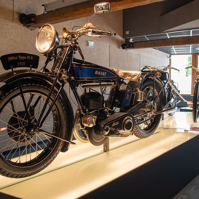 Exhibition: From cycle to moped