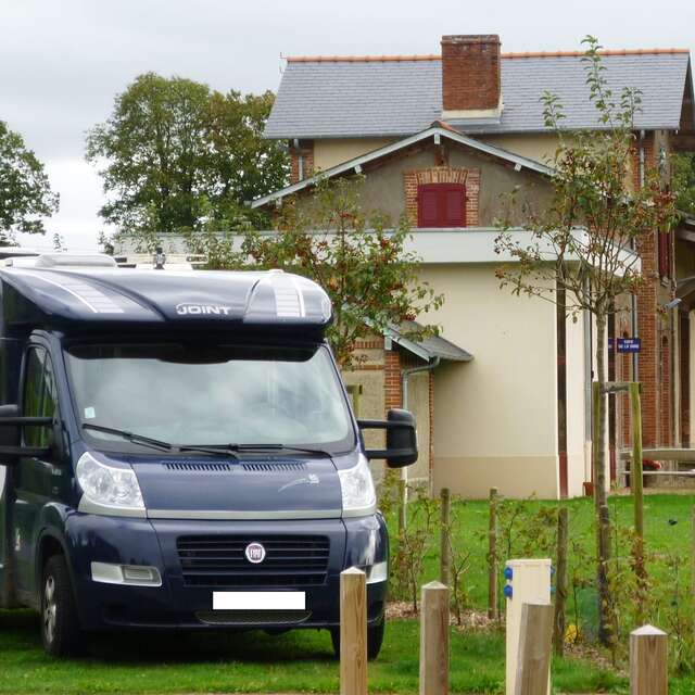 Aire de service sur le site de Loisirs en Gare de Guiscriff