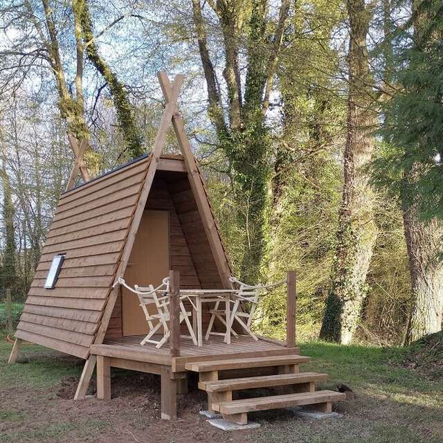 Le Village des Korrigans - Cabanes bois et toile