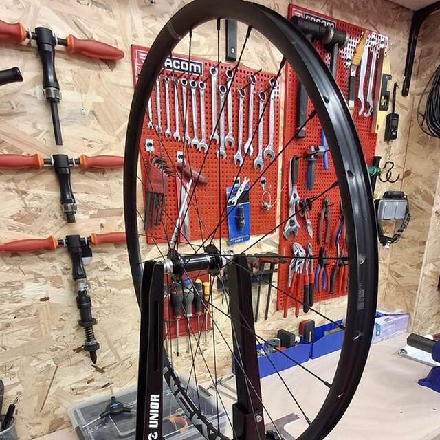 Réparateur de vélos - La Boîte à Rayons