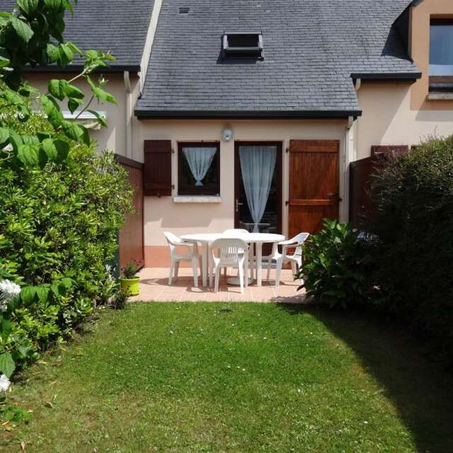 Maisonnette dans résidence avec piscine, à 300 m de la mer