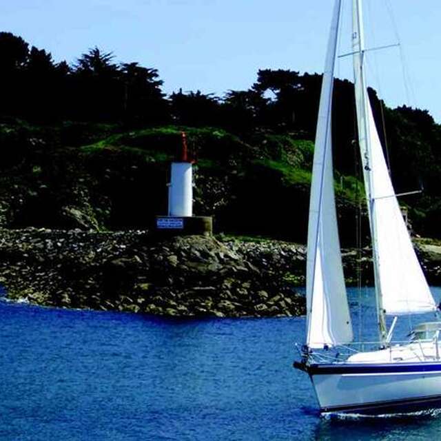 Navigation à la voile vers les îles