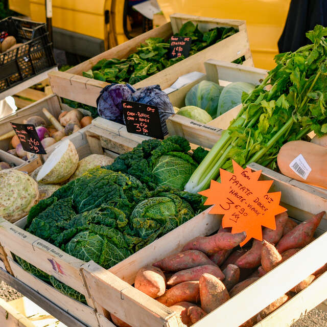 Marché hebdomadaire de Bosmie l'Aiguille