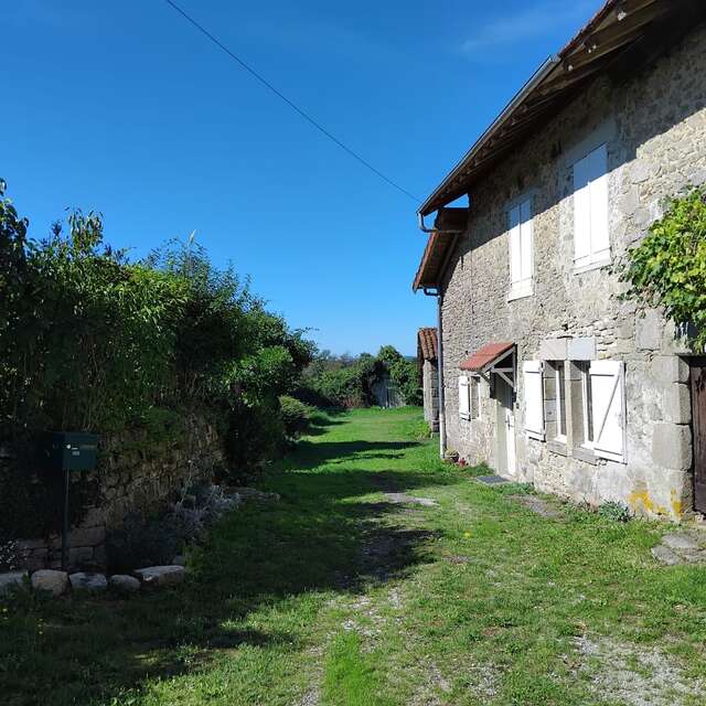 Maison adaptée aux animaux de compagnie à Royères avec wifi