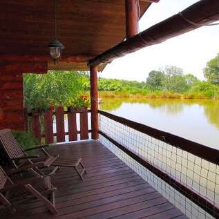 Gite insolite: Domaine de la Vergnolle Fustes en bois "le Trappeur'