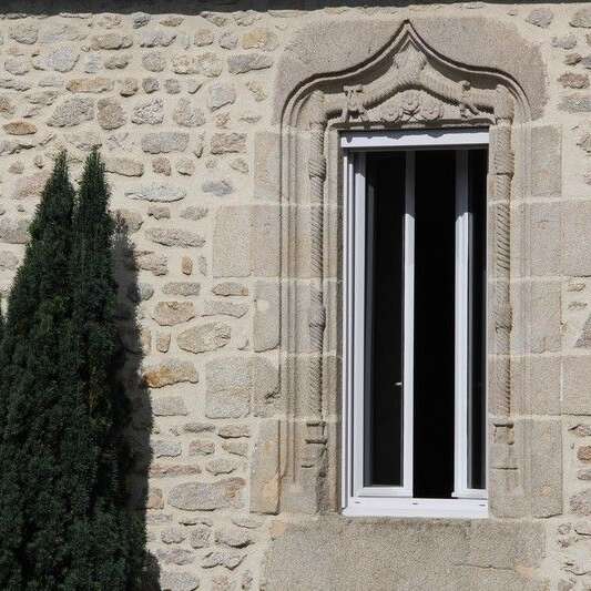 Château de Monisme : fenêtre