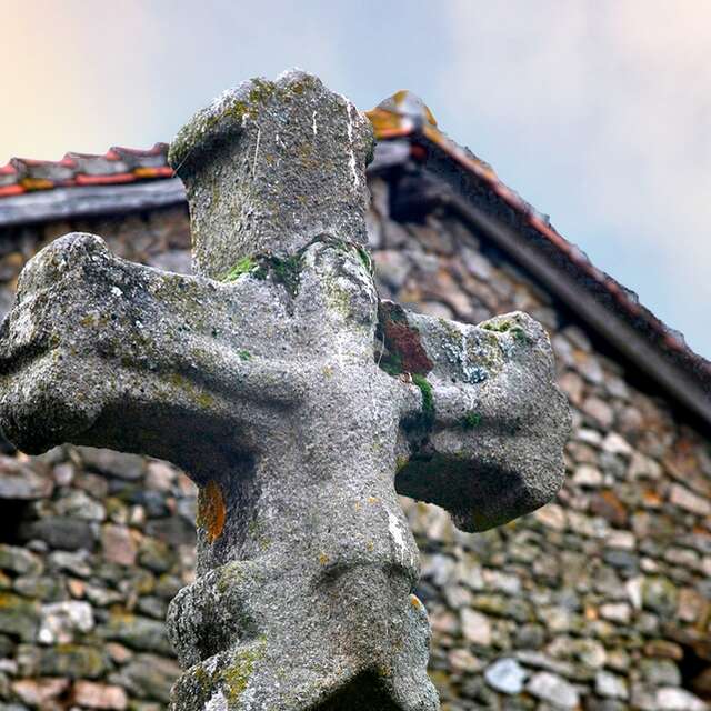 Croix des Varvauds ou Christ en jupon
