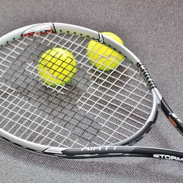 Court de tennis, à Bujaleuf