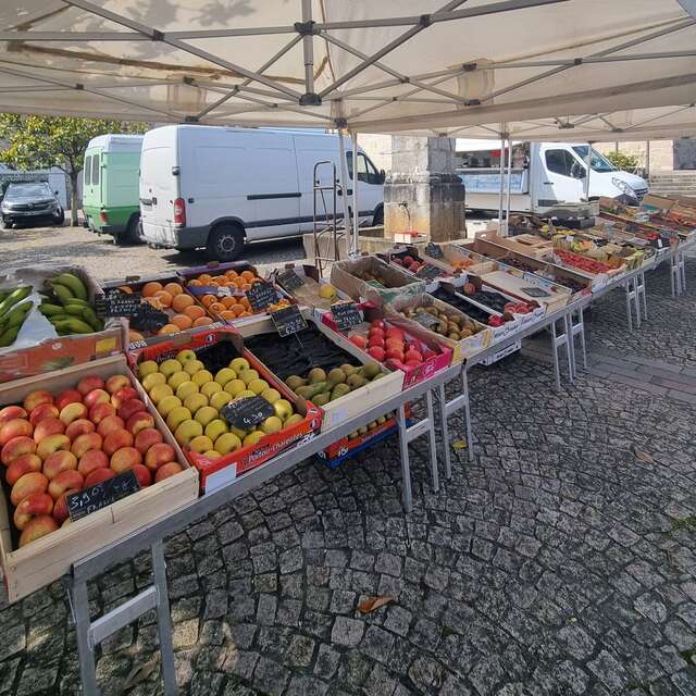 Marché hebdomadaire de Sauviat sur Vige
