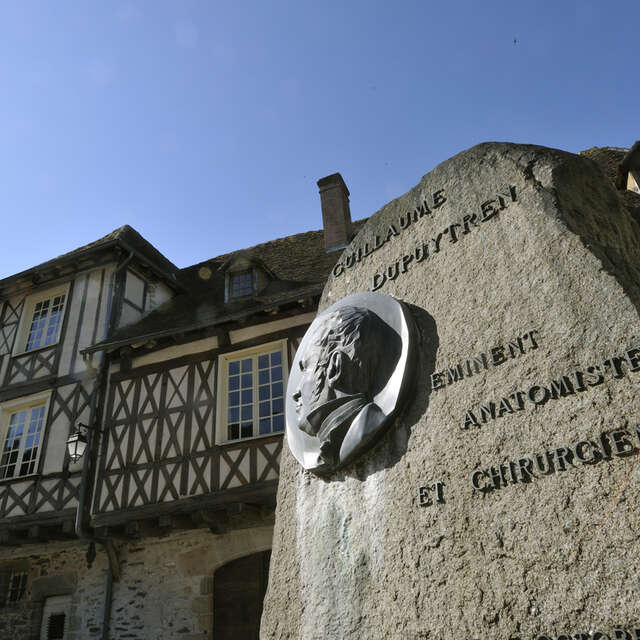 Stèle de Guillaume Dupuytren à Pierre-Buffière